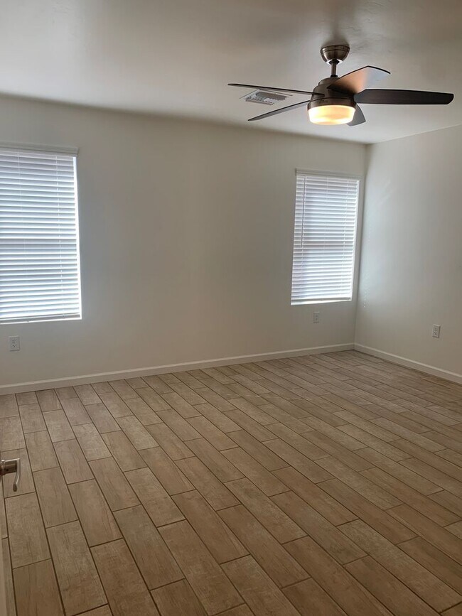 Building Photo - 2430 S Clovis Pl