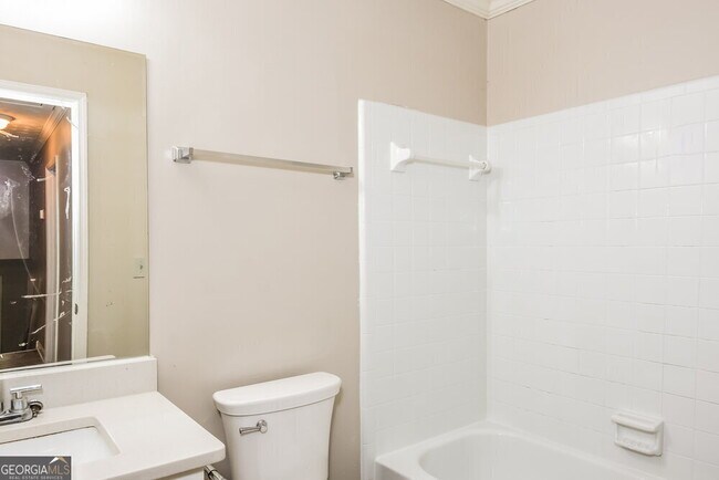 Building Photo - 1111 Realm Ln