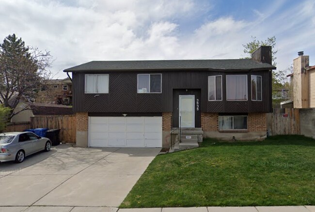 Primary Photo - Beautiful remodeled 5 bed 2 bath home