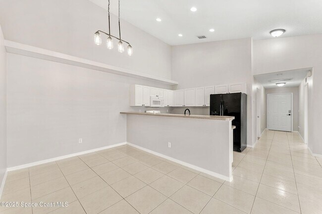 Building Photo - 158 Empress Ave