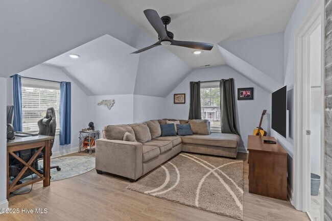 Building Photo - Welcome to this stunning 4-bedroom, 3.5-ba...