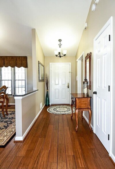 Building Photo - 13926 Deviar Dr