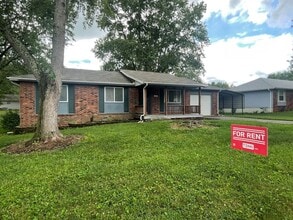 Building Photo - Great Location 3 bedroom 1 bath 1car garage