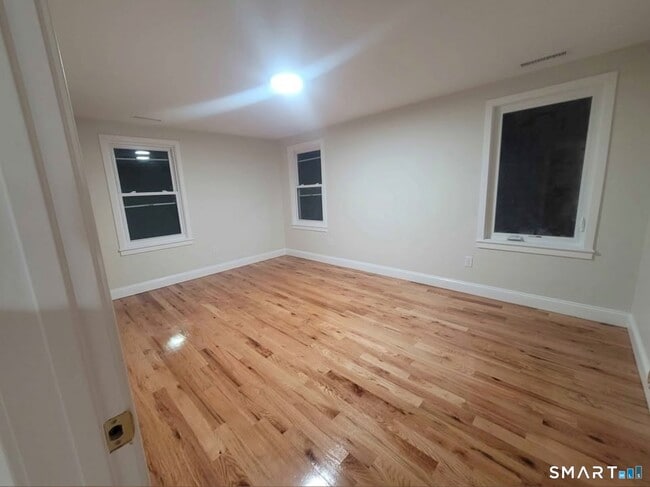 Building Photo - 564 Fairfield Ave