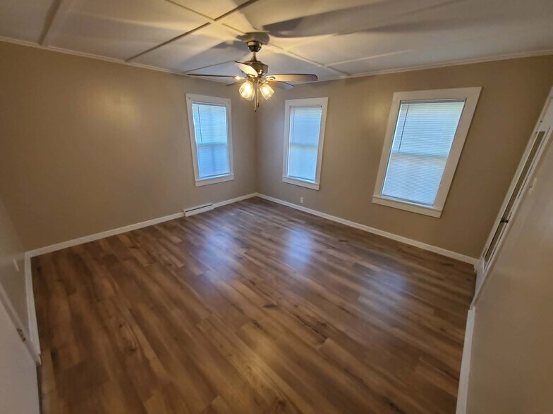 Building Photo - 208 W Candise St