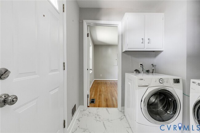 Building Photo - 1312 Southbury Ave