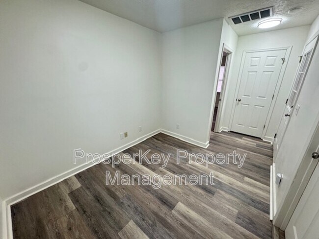 Building Photo - 5710 August Ave