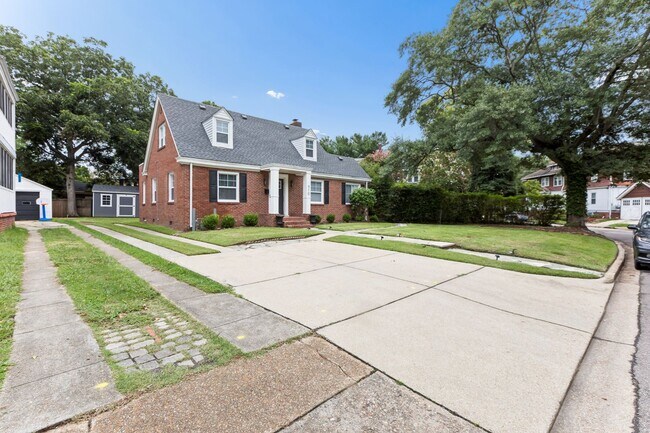 Building Photo - Fully Furnished Mid-Term Rental with Utilities Included!!