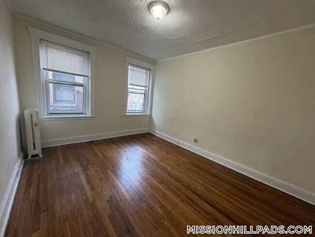 Building Photo - 360 Riverway