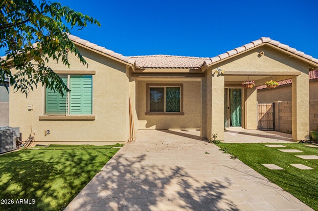 Building Photo - 665 E Rojo Way