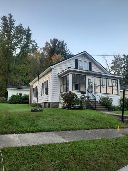 Building Photo - 608 W Church St