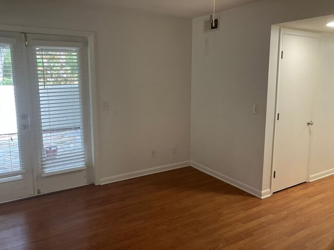 Building Photo - 1 BR / 1.5 BA at Saint Andrews Commons (Pa...