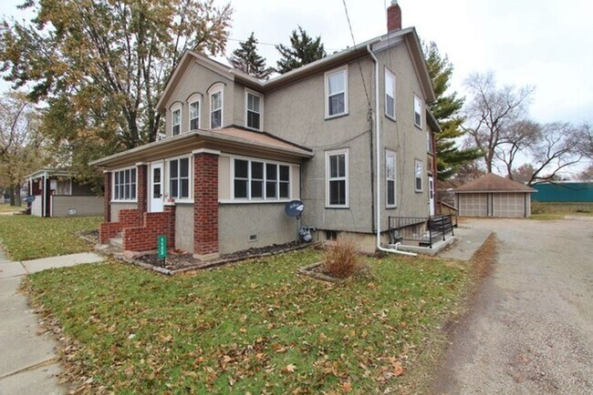 Building Photo - Updated 3 bedroom 1 bath home in downtown Morris