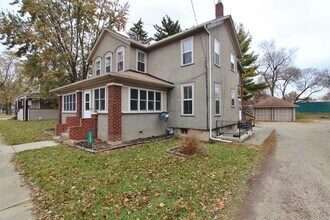Building Photo - Updated 3 bedroom 1 bath home in downtown Morris