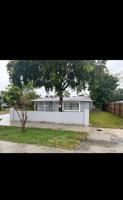 Building Photo - 5311 NE 10th Ave