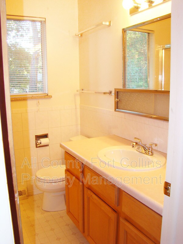 Building Photo - 1504 Brentwood Dr