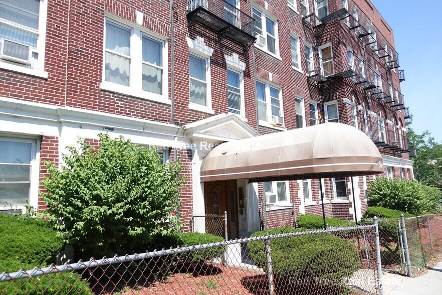 Building Photo - 56 Park Vale Ave