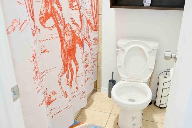 Building Photo - 1708-1710-1710 Horseshoe Cir