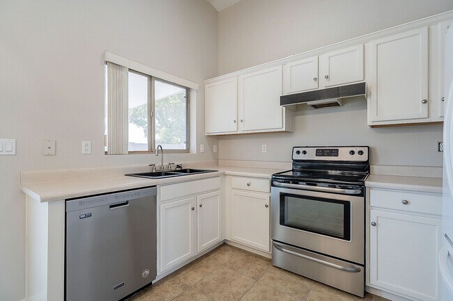 Building Photo - Mesa home near Skyline Park!
