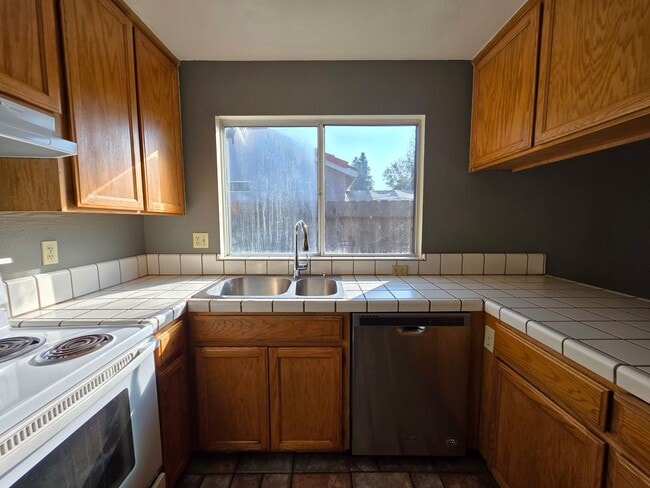 Building Photo - 3-bedroom single story in Turlock!