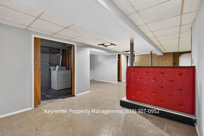 Building Photo - Spacious Florissant Home with Finished Basement & Bar