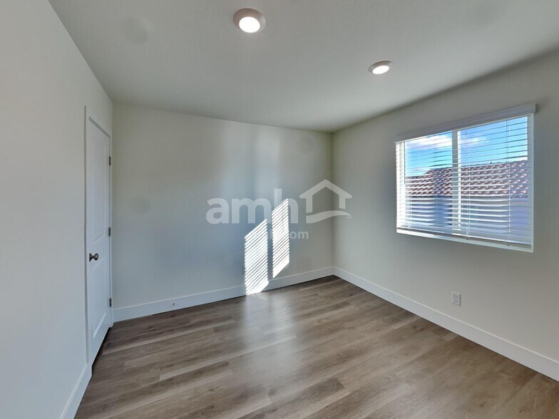 Building Photo - 8917 Dwarf Chin Ave