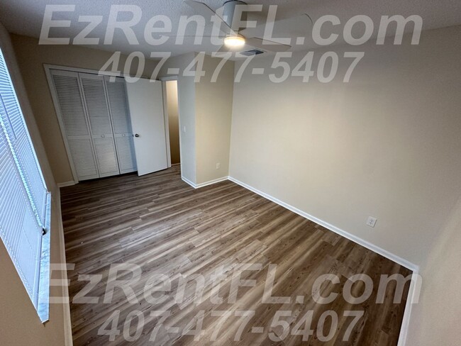 Building Photo - Newly Renovated 2/1.5 Townhouse in Winter ...