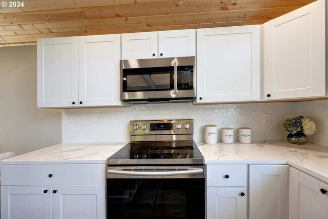 Building Photo - Ocean Park 2 Bedroom Home - Property is Av...