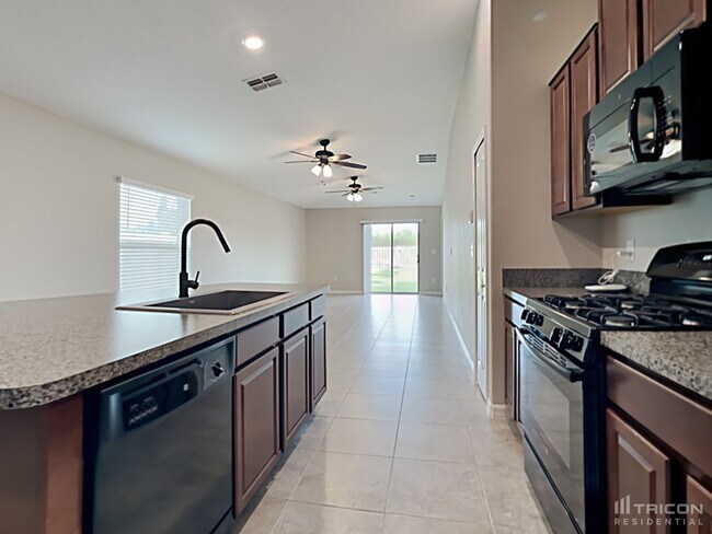 Building Photo - 5151 White Chicory Dr