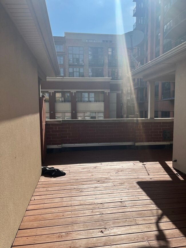 Building Photo - 334 N Jefferson St