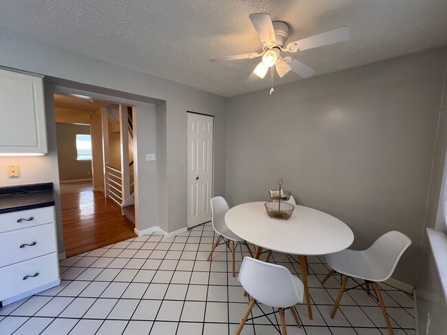 Building Photo - Beautiful 3 Bed/ 3 Bath Townhome in Private cul-de-sac in Shadyside!