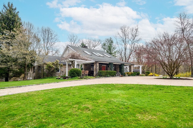 Building Photo - 58 Woodchuck Ln