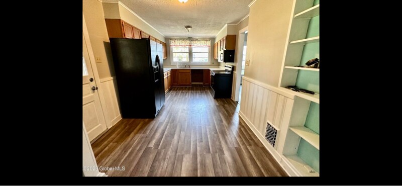 Building Photo - 35 Sherman Ave