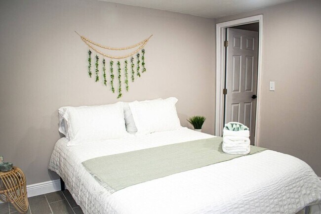 Building Photo - Glamorous Ybor Home • near Downtown