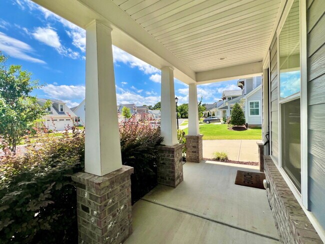 Building Photo - STUNNING and SPACIOUS!