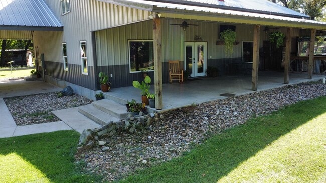 Building Photo - 1049 County Rd