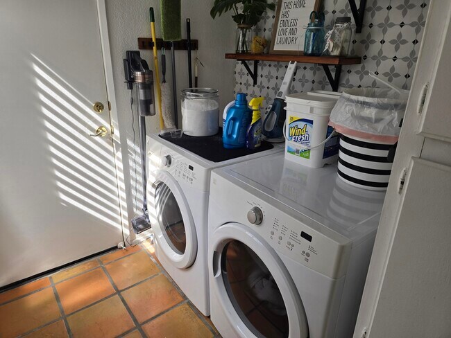 Building Photo - 48127 Vista Cielo