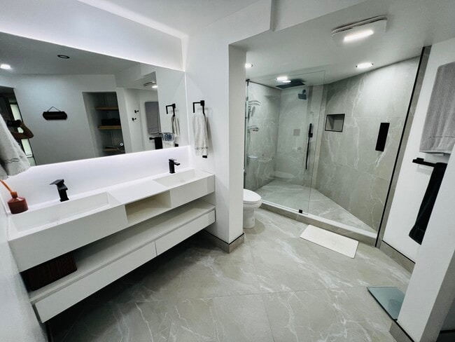 Building Photo - 1201 River Reach Dr