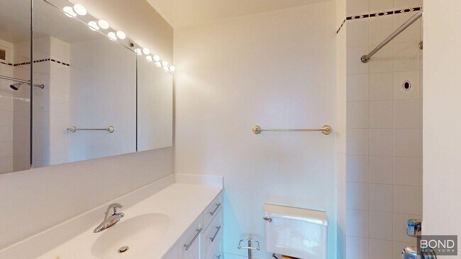 Building Photo - 247 W 87th St