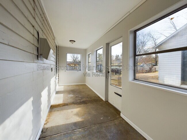 Building Photo - 2408 Poplar St
