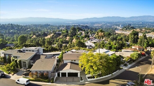 Building Photo - 15655 Castlewoods Dr