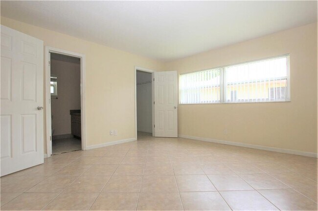 Building Photo - 4261 NW 110th Ave