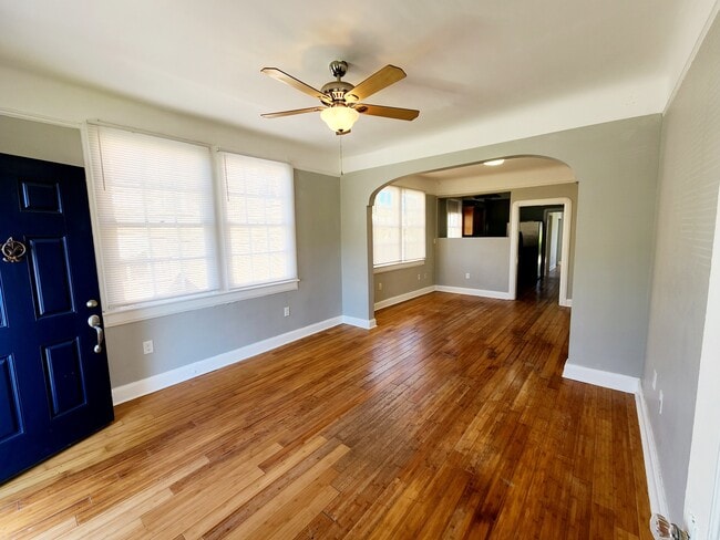 Building Photo - 2333 Pauline St