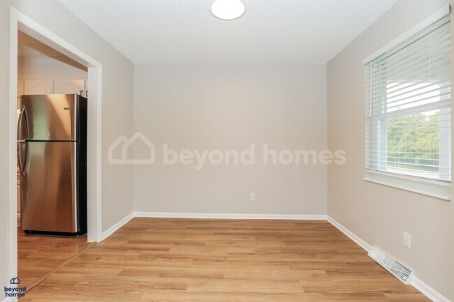 Building Photo - Freshly Renovated 3 Bedroom 2 Bath Home - Looking for You!
