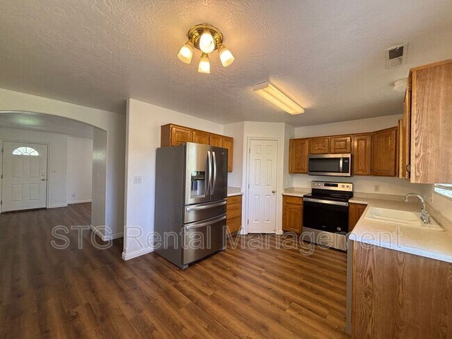 Building Photo - 154 E 100 N