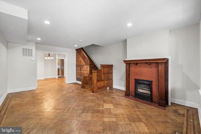 Building Photo - 619 S 42nd St