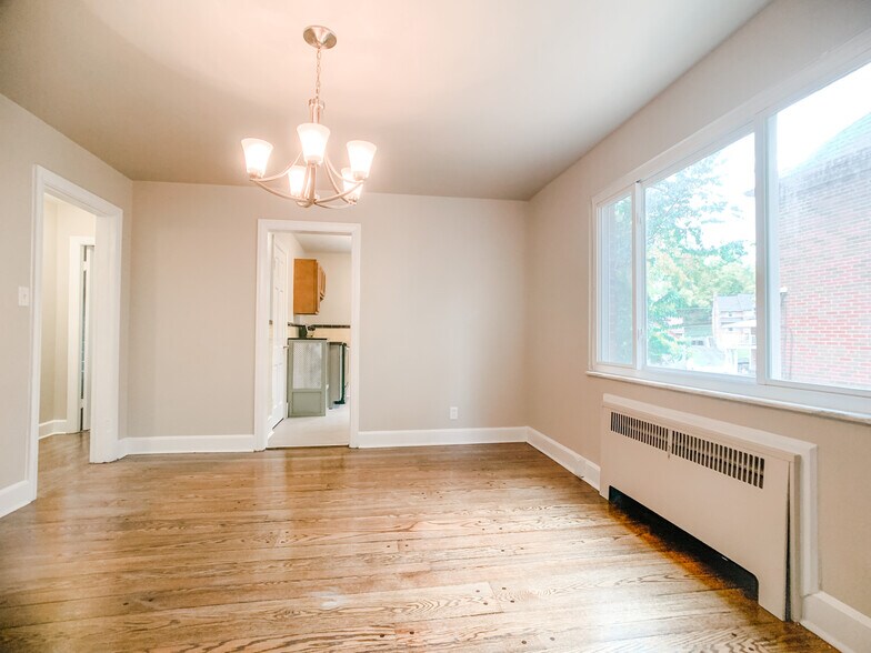 Dining Room #3 - 6260 Rogers Park Plz