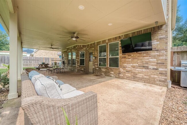 Building Photo - 1618 Savannah Dr