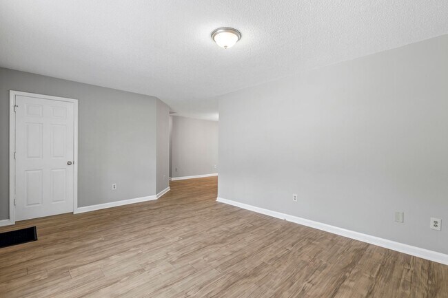 Building Photo - NW Home - Updated Kitchen and Bathrooms, Wood Laminate Flooring, Deck, Must See!