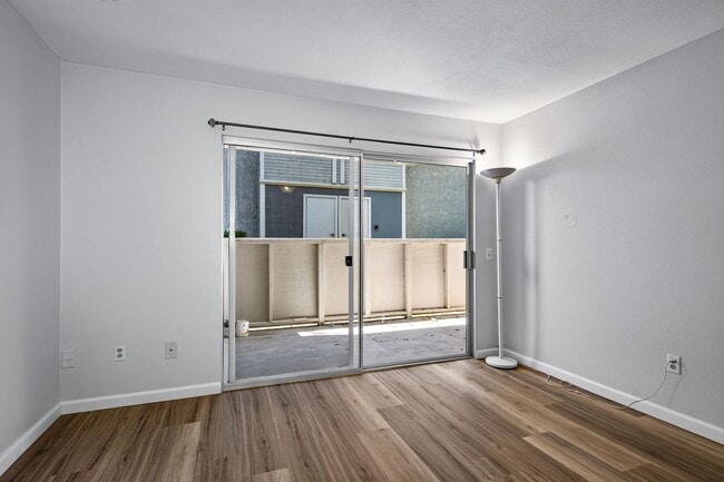 Building Photo - Updated 2 Bedroom Condo in Loma Linda